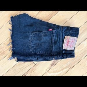 Black distressed mom shorts Levi’s
